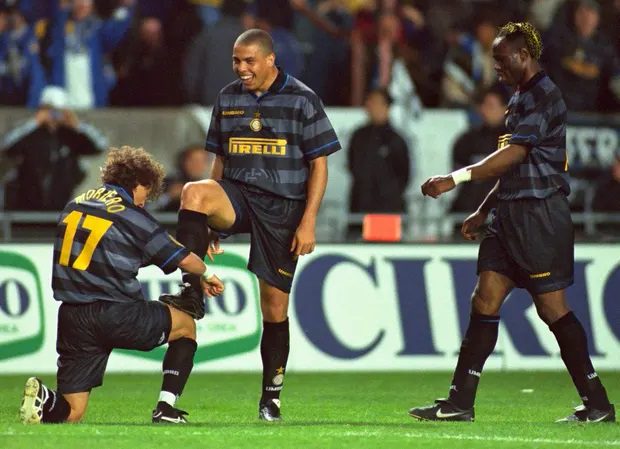 Ronaldo #10 Retro Inter Milan UEFA Cup Away Jersey 1997/98