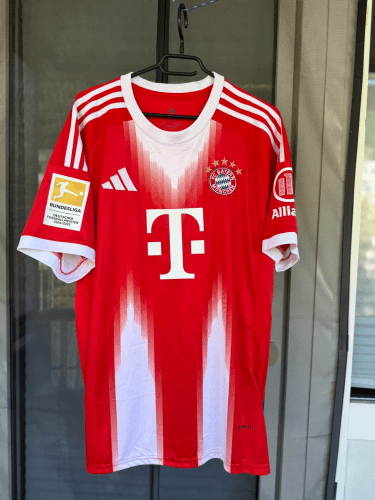 Click to view full screen Bayern Munich Home Jersey 2025/26 photo review