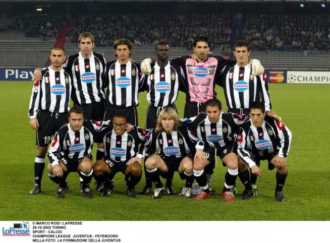 Retro Juventus UCL Home Jersey 2002/03