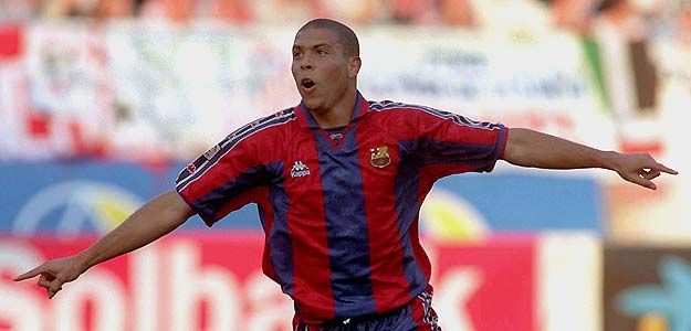 Ronaldo #9 Retro Barcelona Home Jersey 1996/97